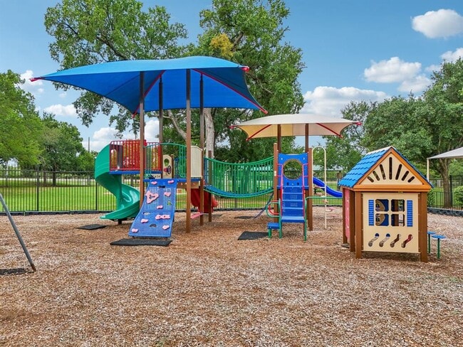 Building Photo - 4405 S Summercrest Loop