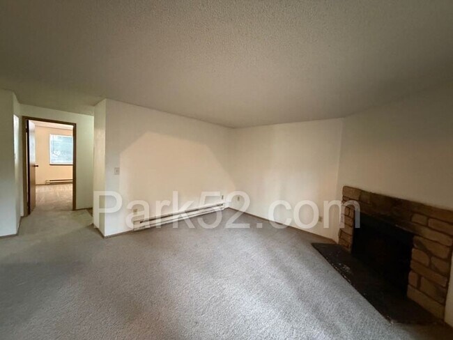 Building Photo - 5025 S Orchard #B