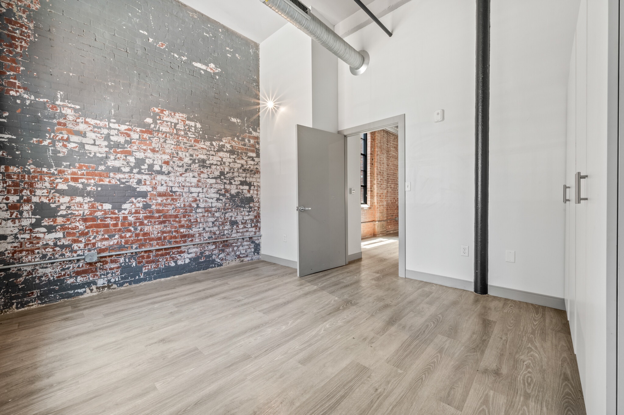 Building Photo - 103 Allyn St