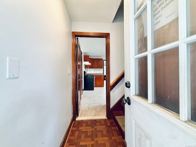 Building Photo - 820 Brewster St