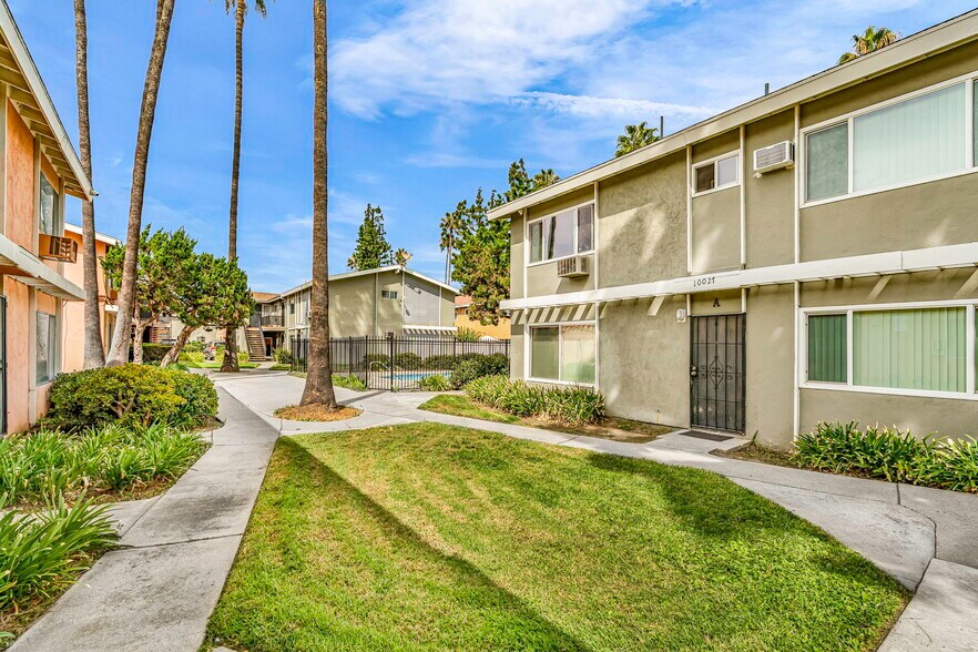 Building Photo - 10023 Sepulveda Blvd
