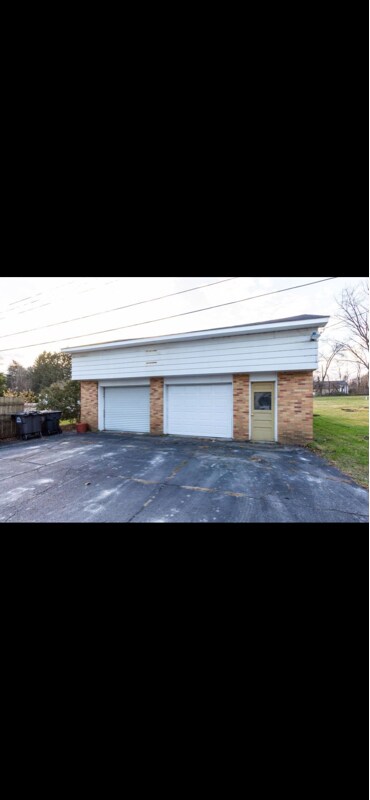 Building Photo - 15627 Portis St