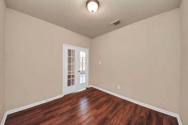 Building Photo - 530 Majestic Ridge Dr