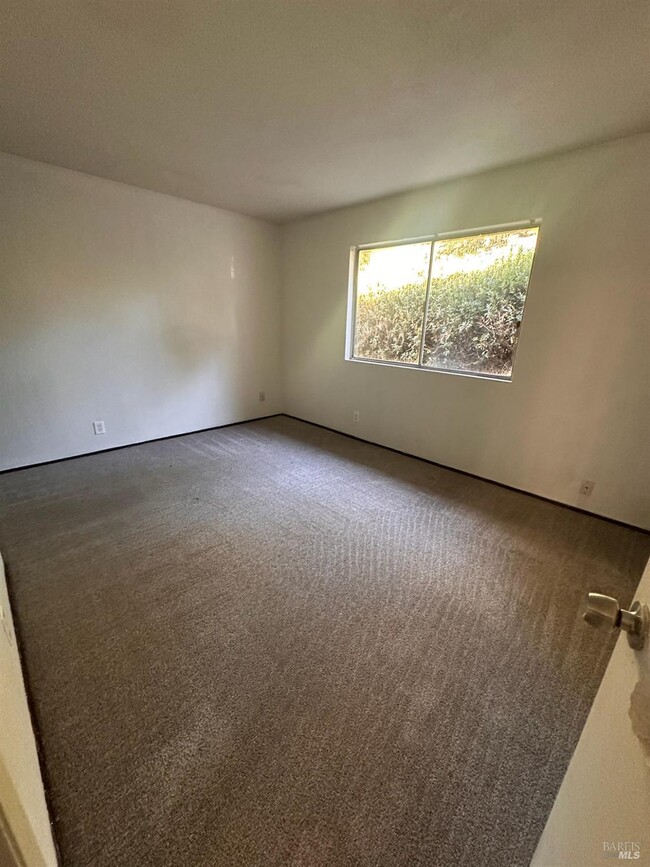 Building Photo - 437 Ellesmere Dr