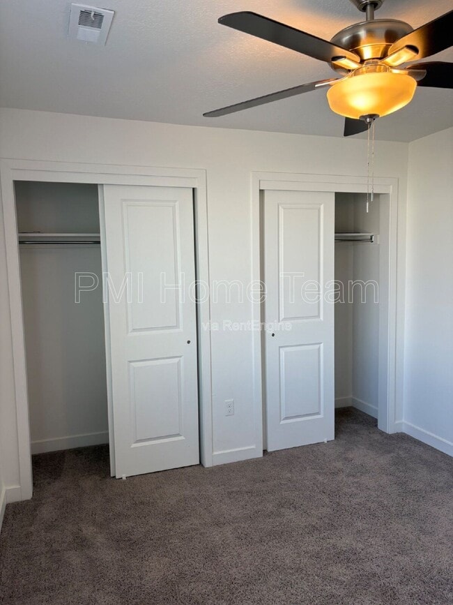 Building Photo - 1546 W Parkview Dr