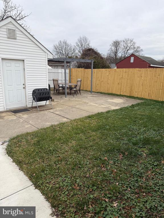 Building Photo - 2407 Saratoga Ave