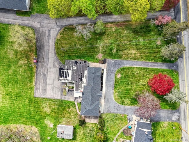 Building Photo - 353 Candlestick Hill Rd