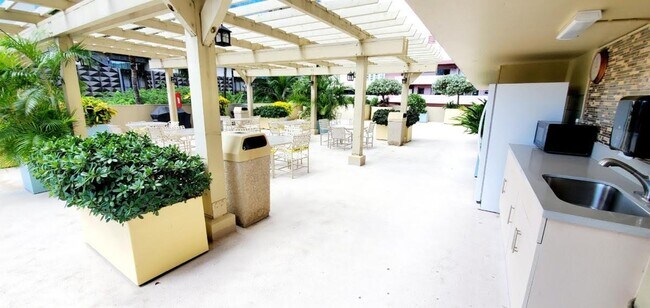 Building Photo - Four Paddle #1310- Large One Bedroom Condo