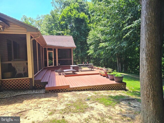 Building Photo - 15401 Jamies Way