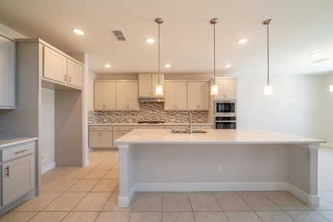 Building Photo - 4706 Llano Lp