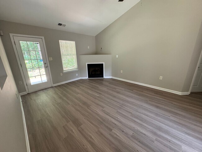 Building Photo - 5819 Hamilton Oaks Dr