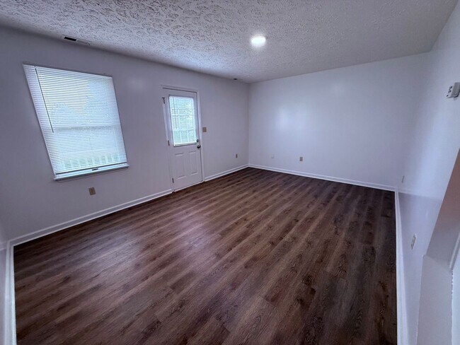 Building Photo - 460A Warrior Dr