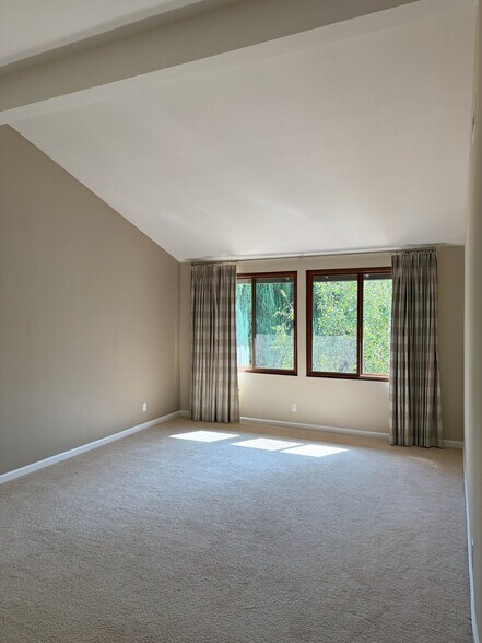 Building Photo - 2096 McCrea Rd