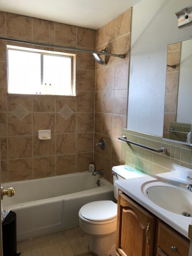 Building Photo - 3 Bed, 2 Bath Home with 2 Bonus Basement Rooms – Prime Location Near CSU | Available June 10th!