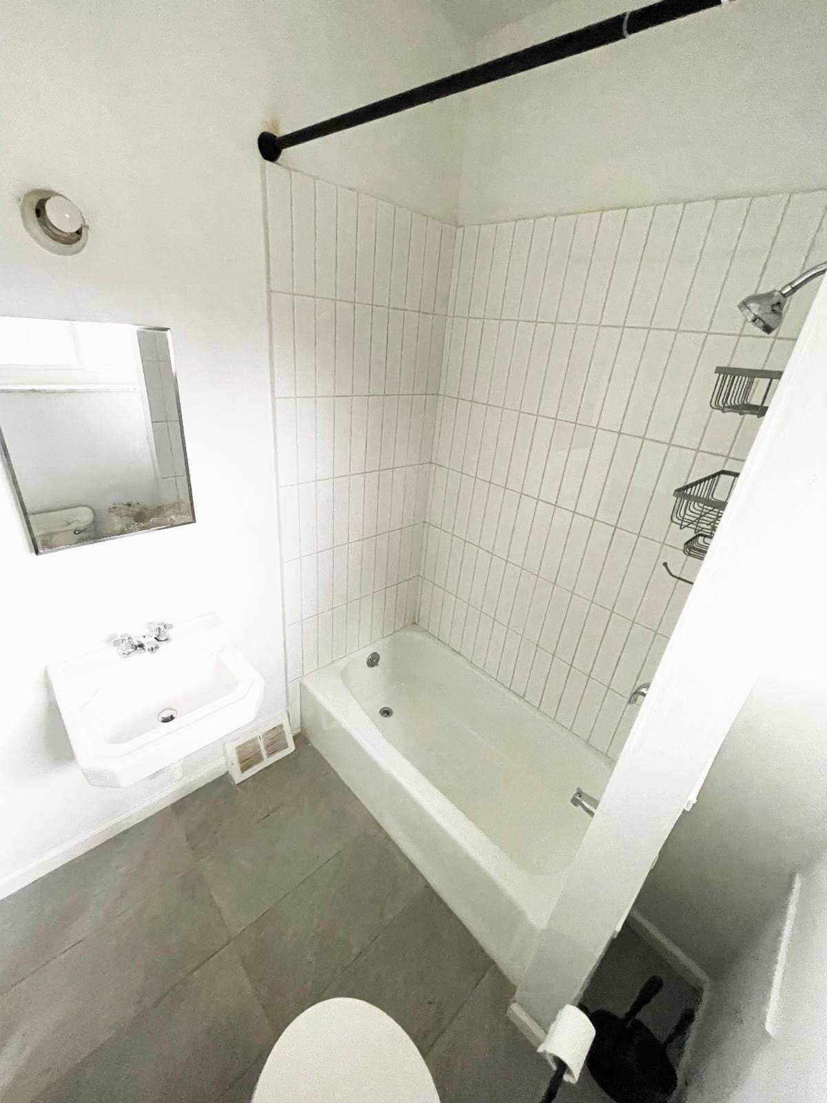 Building Photo - 1382 Center Ave