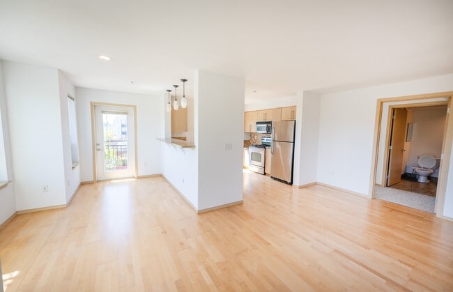 Building Photo - 424 N 85th St