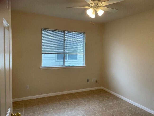 Building Photo - 2214 Plum Square Ct
