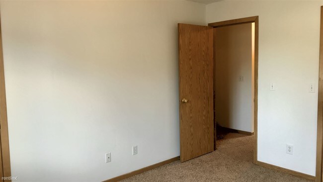 Building Photo - 2 br, 0.5 bath Townhome - Regal Townhomes ...