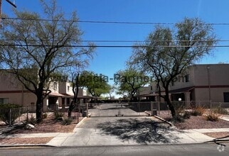 Building Photo - **Gated!!**Two Bedroom Townhome