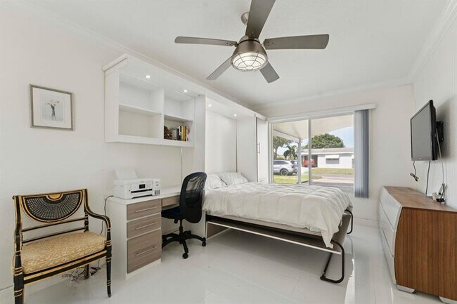 Building Photo - 911 NW 7th St