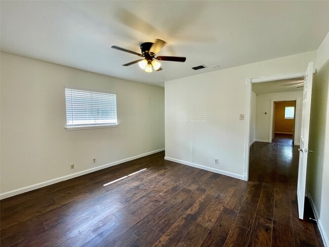 Building Photo - 5375 Little John Ln