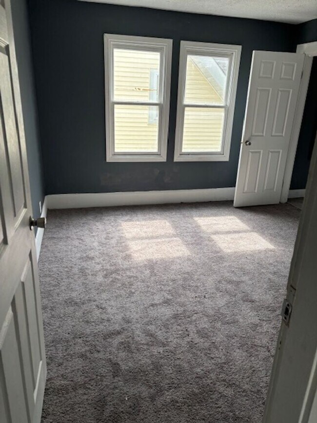 Building Photo - Move in Ready- $1495.00