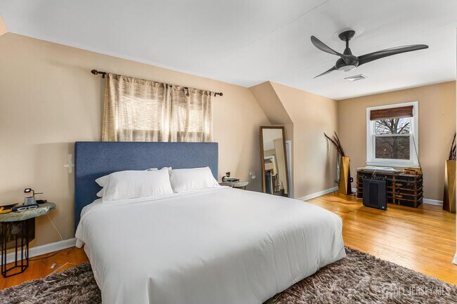 Building Photo - 165 MacArthur Ave