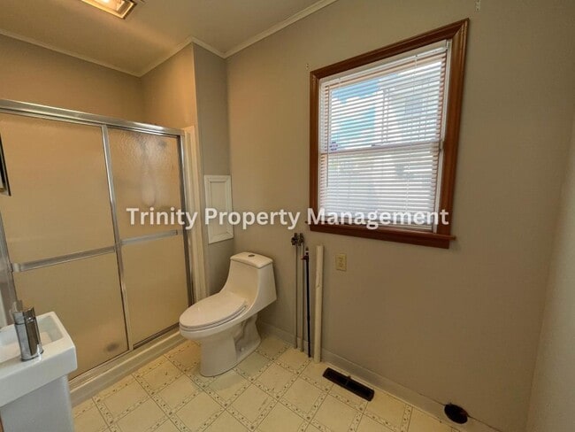 Building Photo - 2010 Hamill Ave