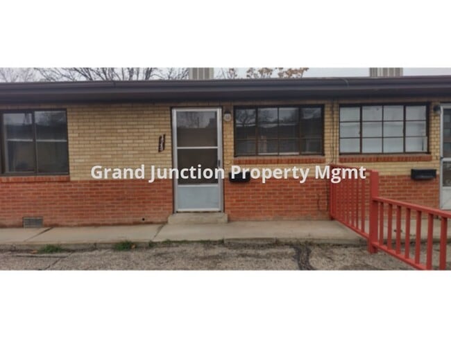 Primary Photo - Cute 2 Bedroom Apt Near CMU