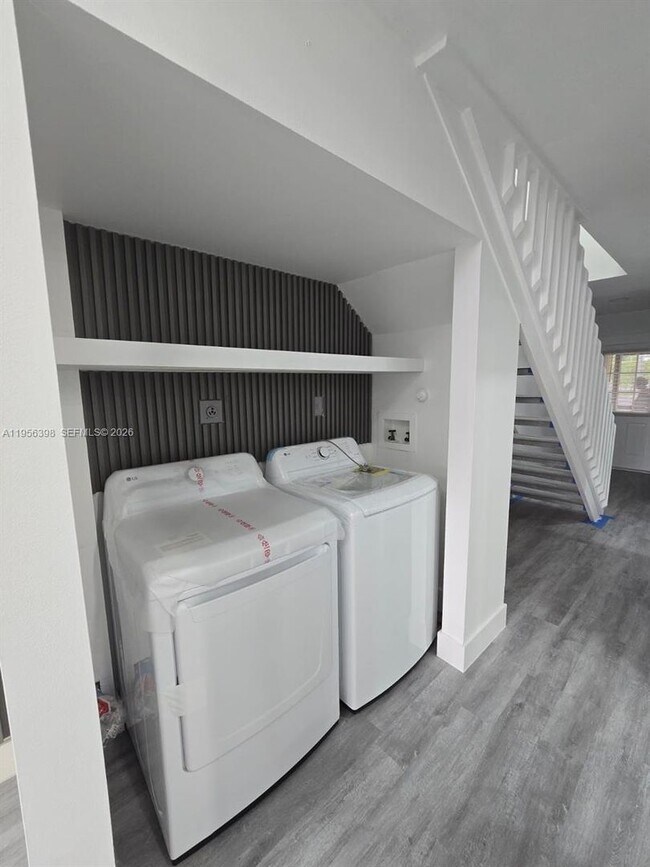 Building Photo - 1120 Parkside Green Dr