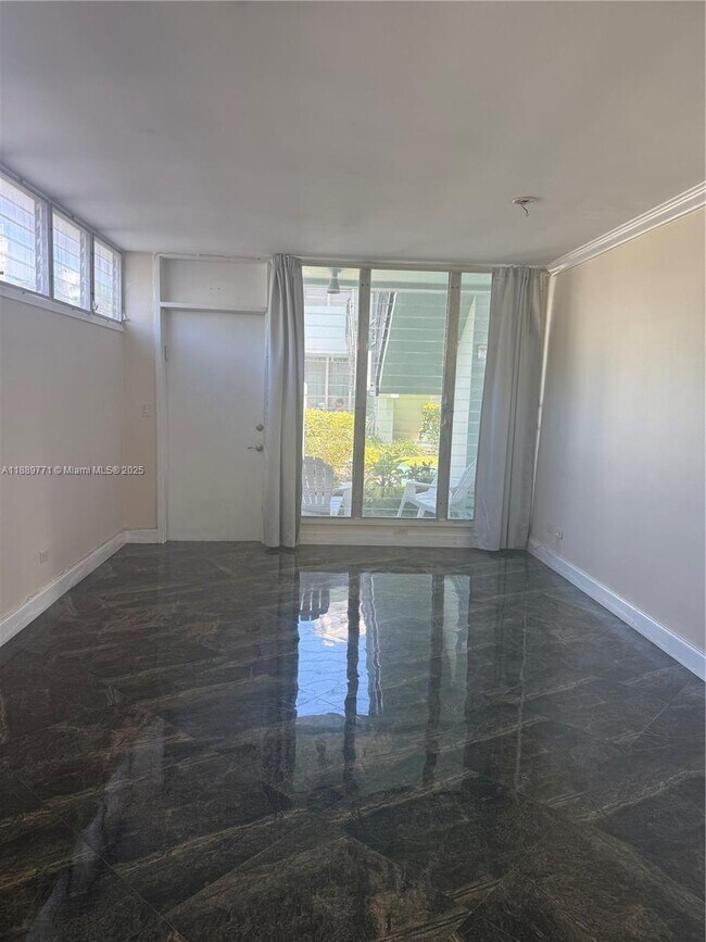 Building Photo - 1070 98th St