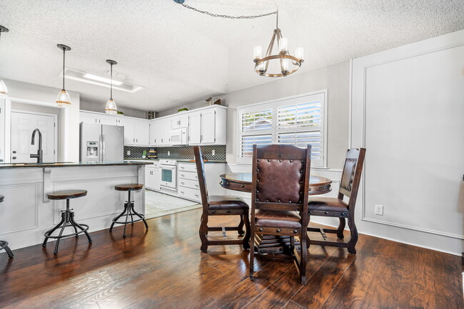 Dining Area - 209 Prairie Wind Blvd