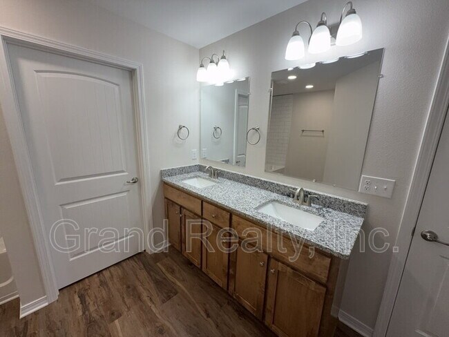 Building Photo - 4208 Eleanor St