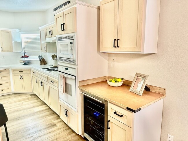 Building Photo - Updated North Fresno 3/2