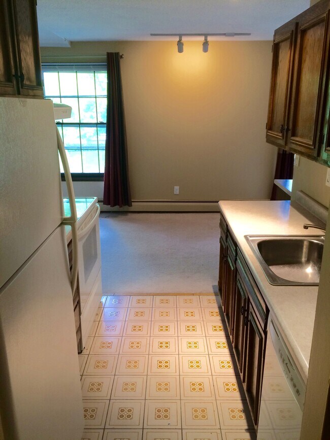 Updated Appliances - 938 Westbrooke Way