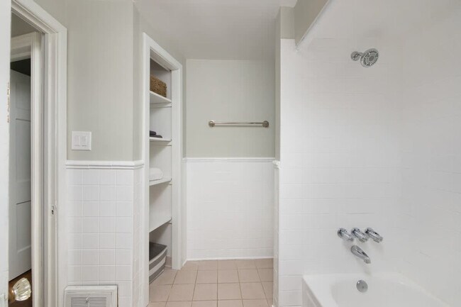 Building Photo - 3582 Silsby Rd