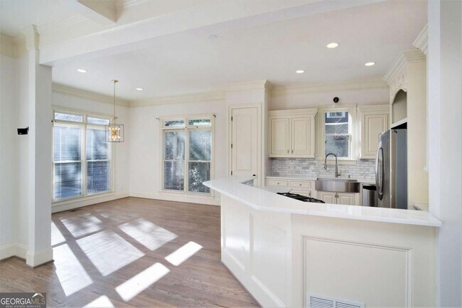 Building Photo - 208 Clarion Ave