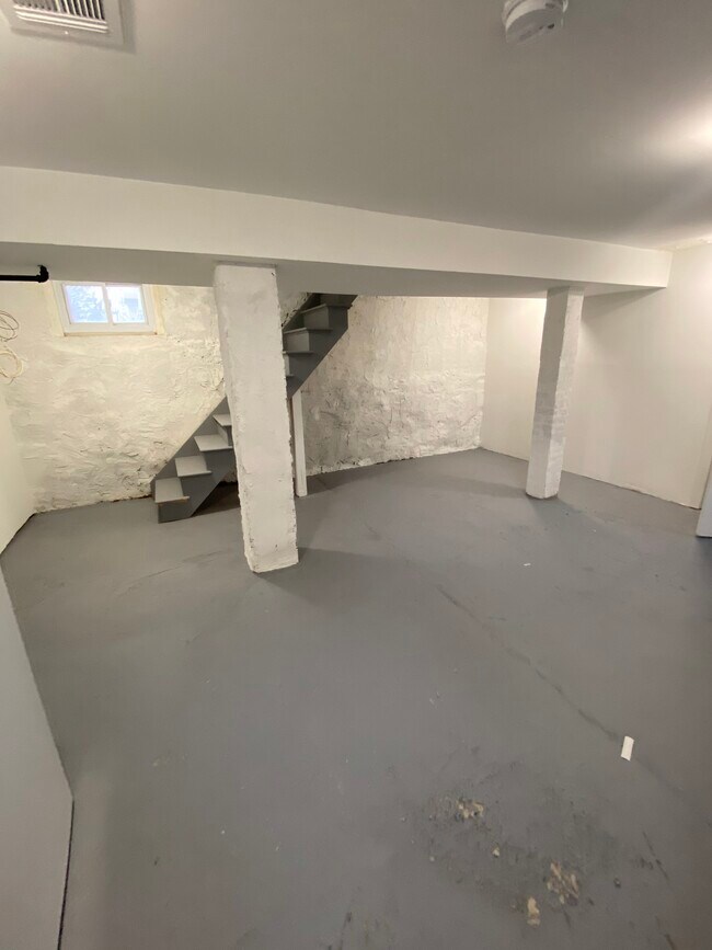 Building Photo - 48 Entwistle Ave