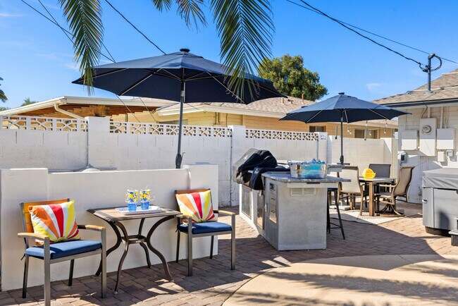 Building Photo - 8259 E Mulberry Ln