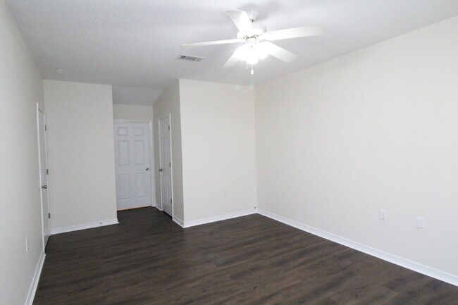 Building Photo - Northeast Pensacola 2BR, 2BA End-Unit Townhome Near Davis Hwy & UWF with Stainless Appliances, Fe...