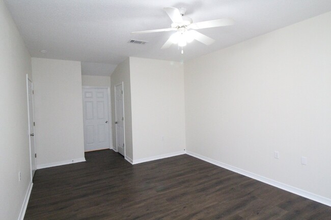 Building Photo - Updated 2-Bedroom, 2-Bath Townhome with Pr...