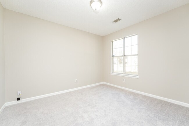 Building Photo - Fantastic 3bd/2ba home! Coming soon!