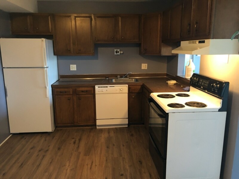 Building Photo - 1120 E 6th St