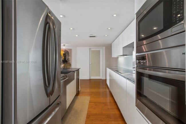 Building Photo - 1717 N Bayshore Dr