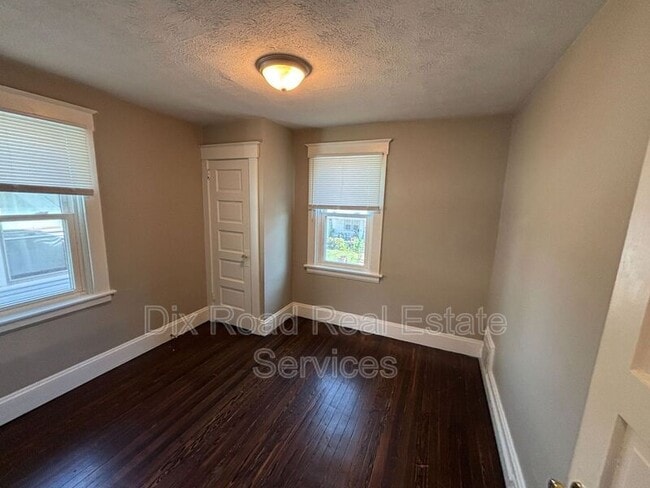 Building Photo - 5347 Hunter Ave