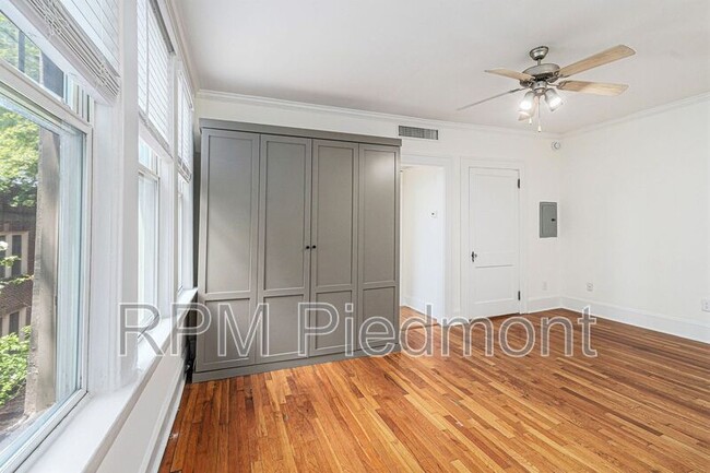 Building Photo - 741 Frederica St NE