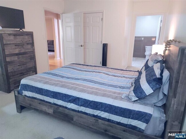 Building Photo - 8915 Bergenwood Ave