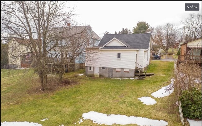 Building Photo - 162 E College Ave