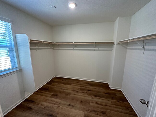 Building Photo - Stunning 4 Bedroom, 3 Bath Gated Community W/ Solar