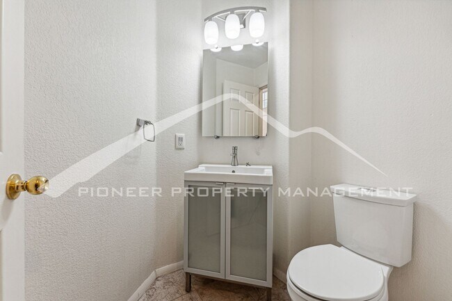 Building Photo - Spacious Home with Fenced Yard and Central AC